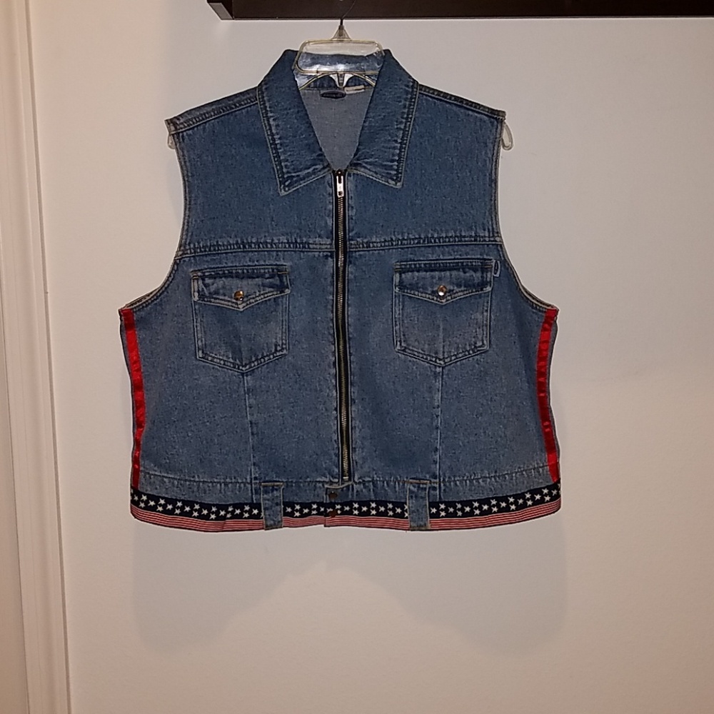 😎 🇺🇸 Patriotic vintage denim vest!